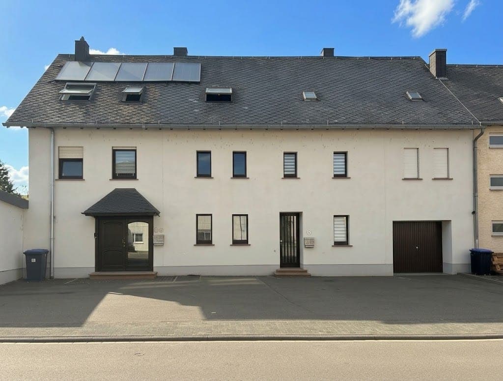 Zweifamilienhaus mit zwei Wohneinheiten und Schieferdach in Wittlich-Bombogen